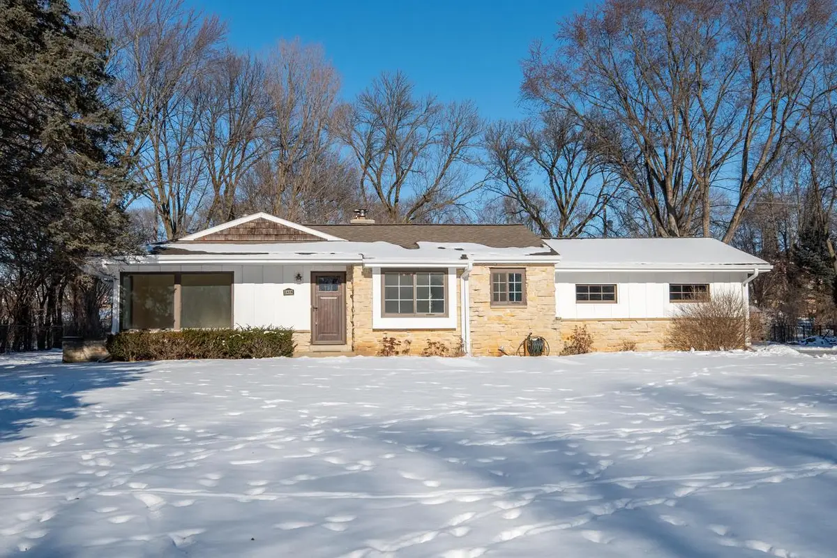 2428 S Root River PARKWAY, West Allis, WI 53227 - Image #1
