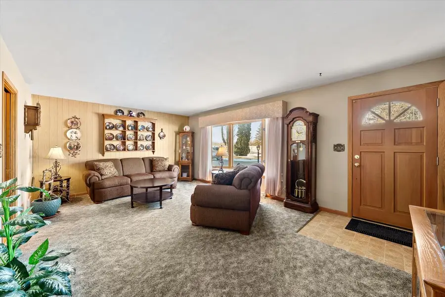 5923 Sunny LANE, Grafton, WI 53024 - #2