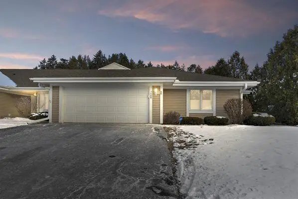 7508 W Mequon Square DRIVE #3, Mequon, WI 53092