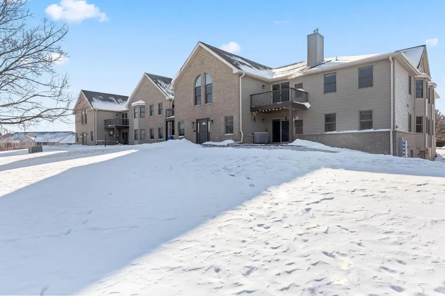 952 Oconomowoc PARKWAY, Oconomowoc, WI 53066 - Image #2