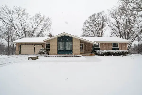 W136N8741 Esquire ROAD, Menomonee Falls, WI 53051