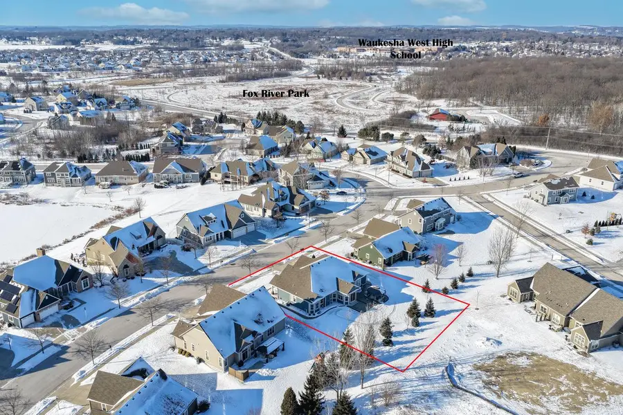 1524 Mohican TRAIL, Waukesha, WI 53189 - Image #2