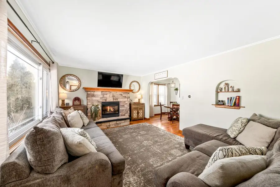 4864 N Hollywood AVENUE, Whitefish Bay, WI 53217 - #2