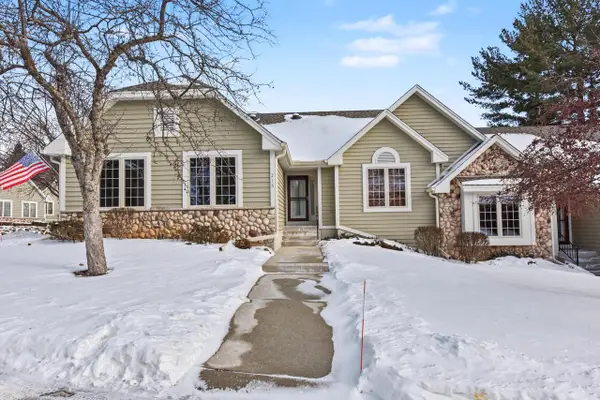 215 Endfield CIRCLE, Waukesha, WI 53186