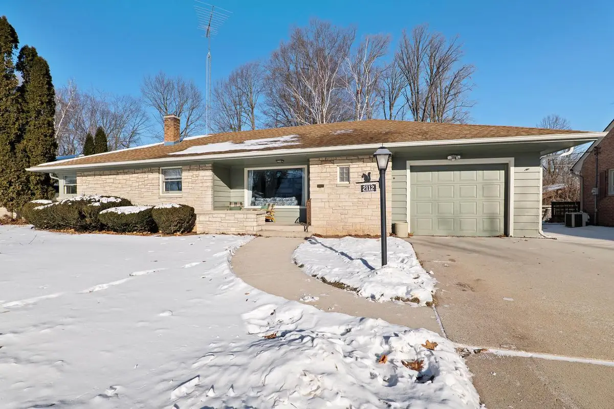 2112 Markham STREET, Manitowoc, WI 54220 - #1