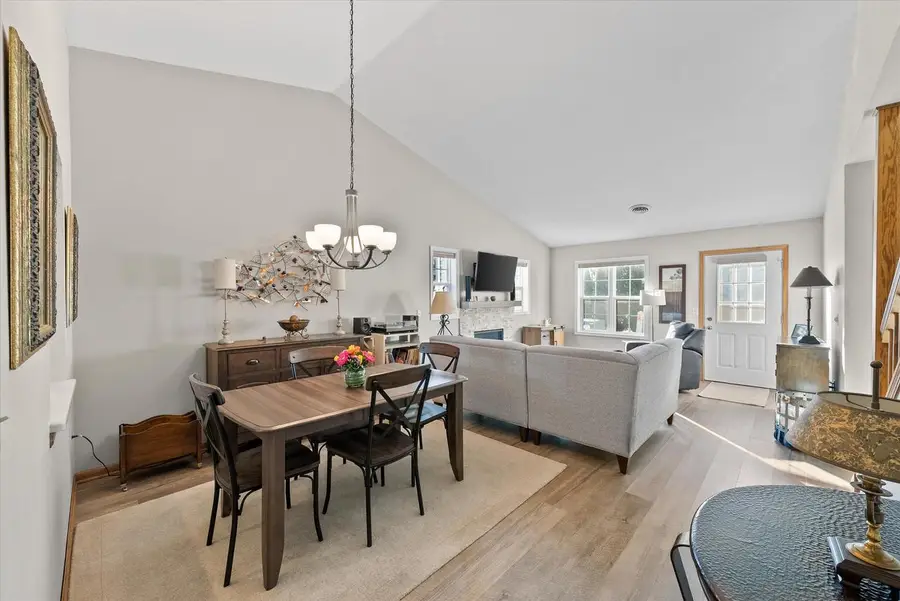 W68N915 Washington AVENUE, Cedarburg, WI 53012 - #2