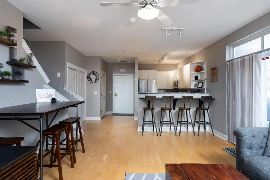 1550 N Warren AVENUE #308, Milwaukee, WI 53202 - #2