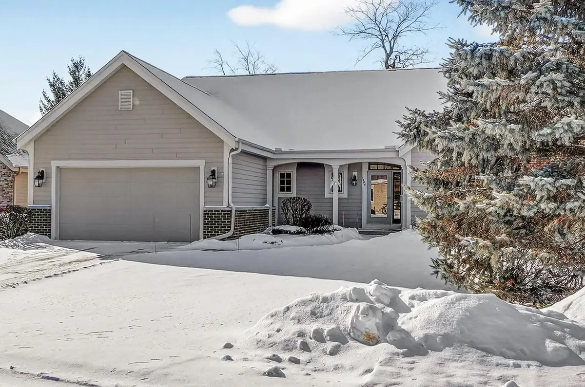 1444 Hidden Waters CIRCLE, West Bend, WI 53095 - #1