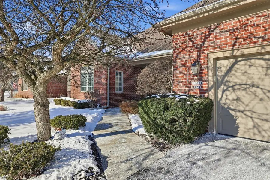 10831 N Essex DRIVE, Mequon, WI 53092 - Image #2