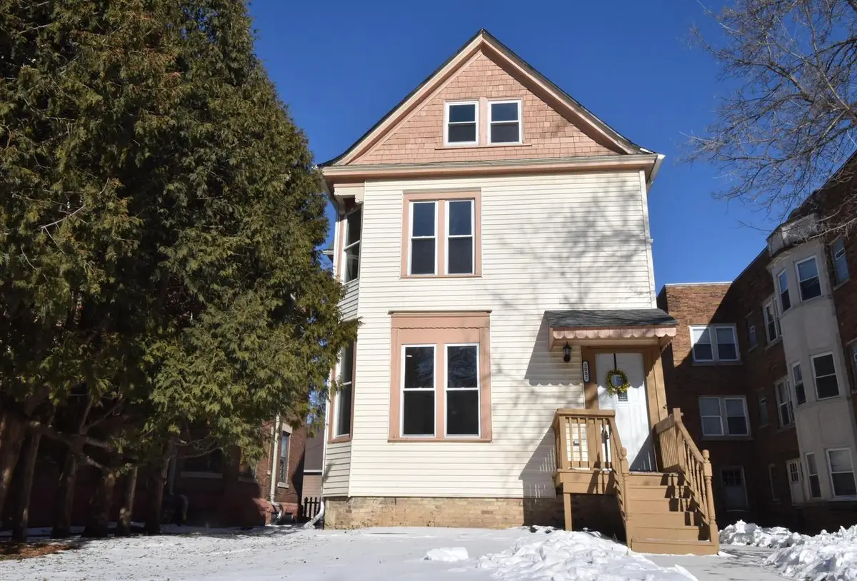 3002 W Kilbourn AVENUE, Milwaukee, WI 53208 - #1