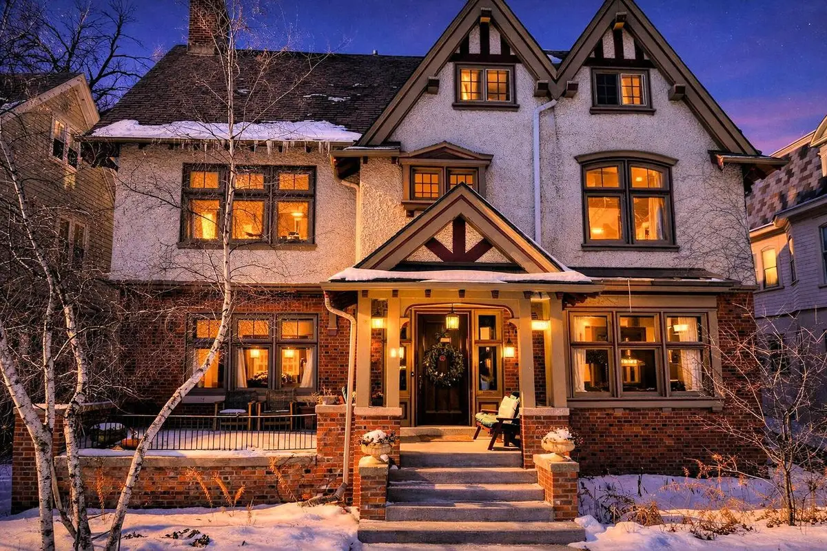 2963 N Summit AVENUE, Milwaukee, WI 53211 - #1