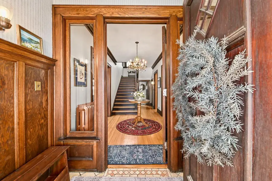 2963 N Summit AVENUE, Milwaukee, WI 53211 - #2