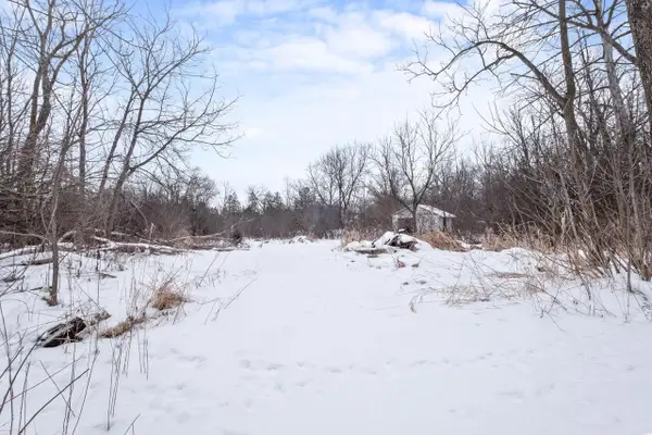 3151 S MILLER LANE, New Berlin, WI 53146