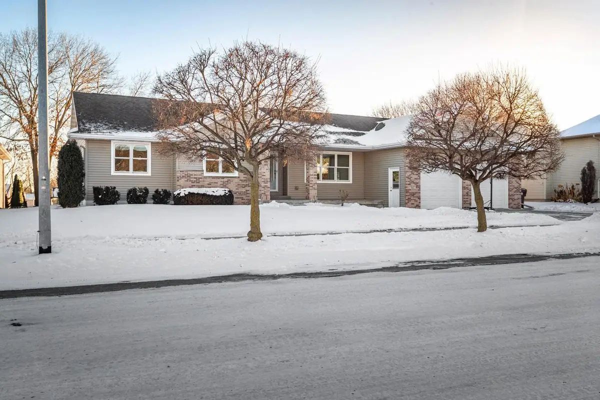 942 Oak Timber DRIVE, Onalaska, WI 54650 - Image #1