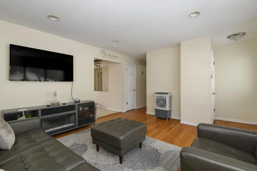 4701 W Brentwood AVENUE, Milwaukee, WI 53223 - Image #3