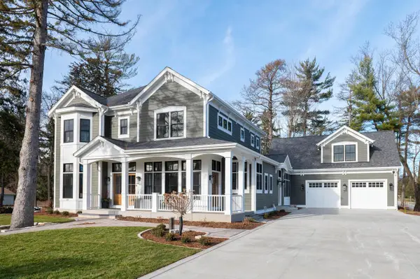 545 Wisconsin AVENUE, Delafield, WI 53018