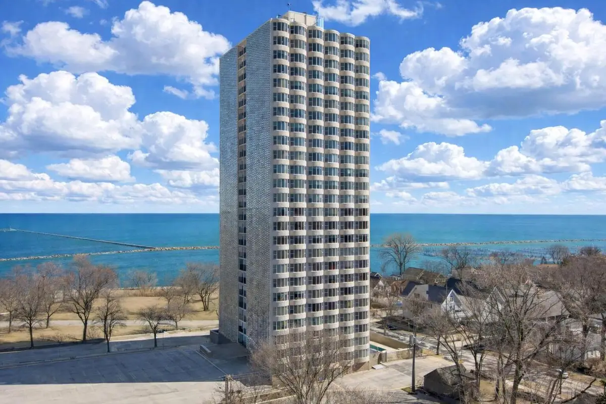 2525 S Shore DRIVE #20D, Milwaukee, WI 53207 - Image #1