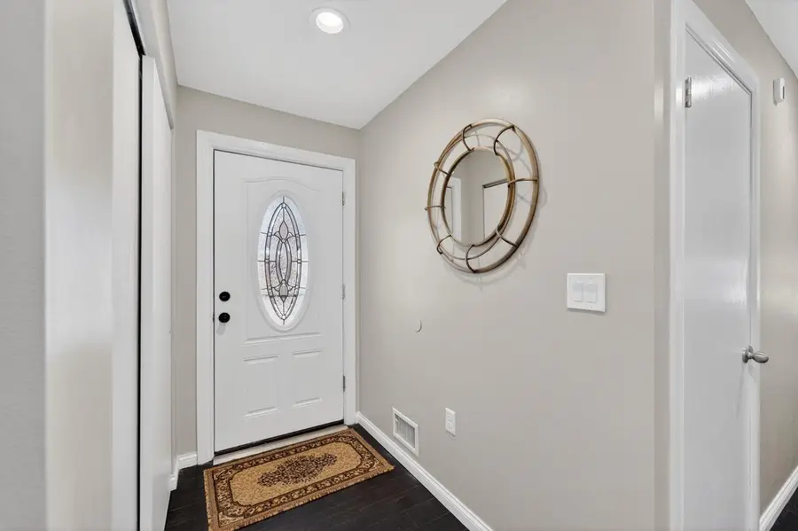 W133N8139 Danell DRIVE, Menomonee Falls, WI 53051 - Image #2