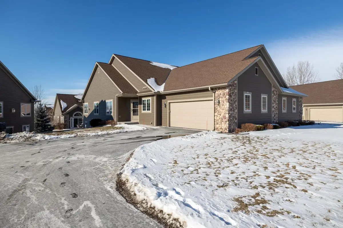 282 Lower Woodford CIRCLE, West Bend, WI 53090 - #1