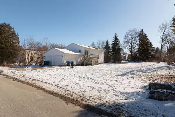 677 W 3rd AVENUE, Oshkosh, WI 54902