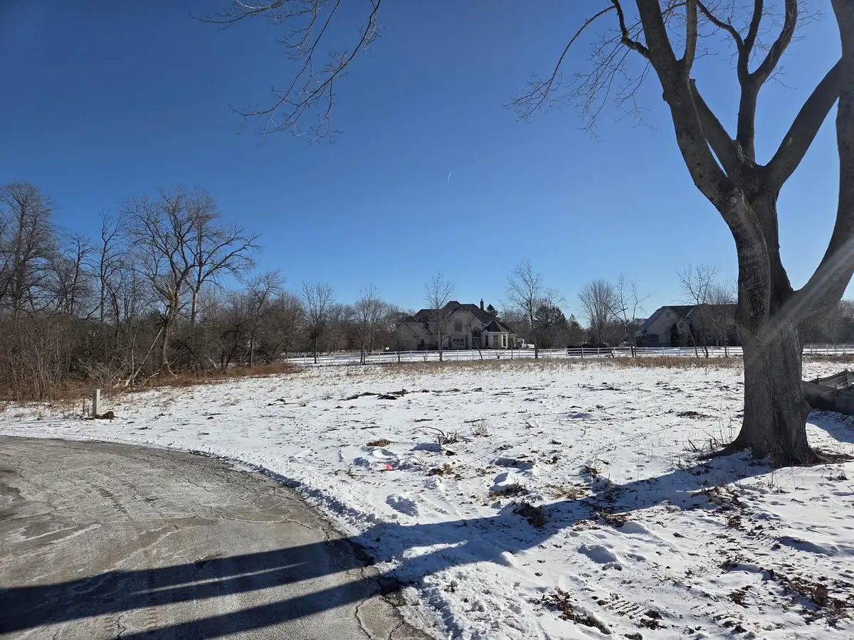 10506 N PINE TREE CIRCLE, Mequon, WI 53092 - #1