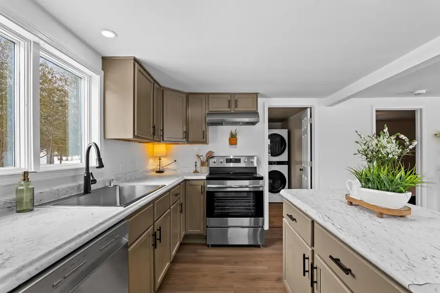 331 E Washington AVENUE, Cleveland, WI 53015 - #2