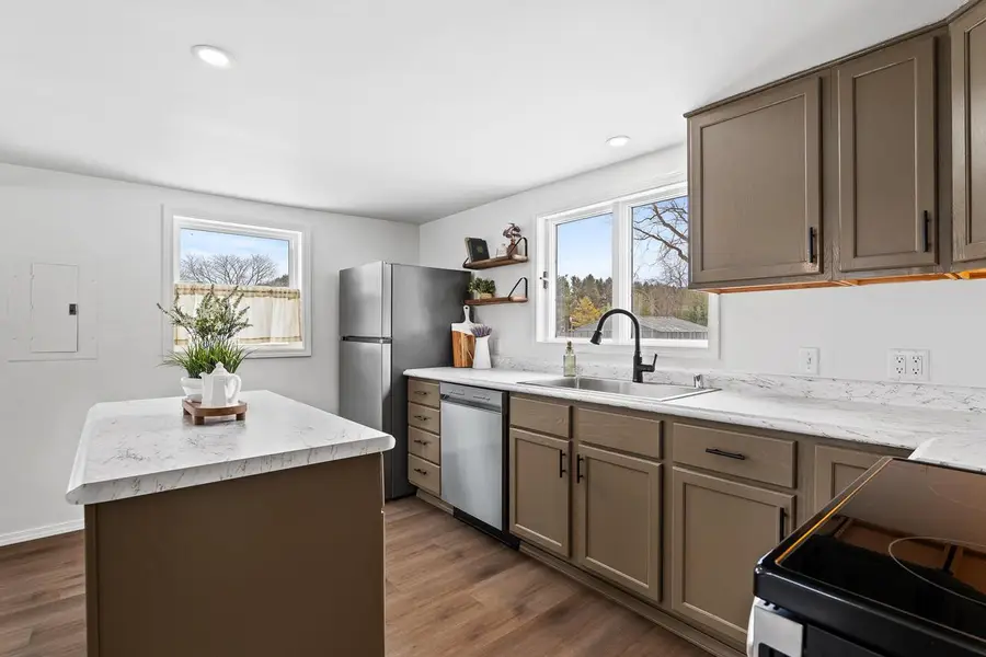 331 E Washington AVENUE, Cleveland, WI 53015 - #3