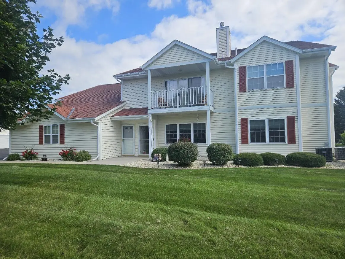 720 Wood River COURT #4, West Bend, WI 53095 - #1