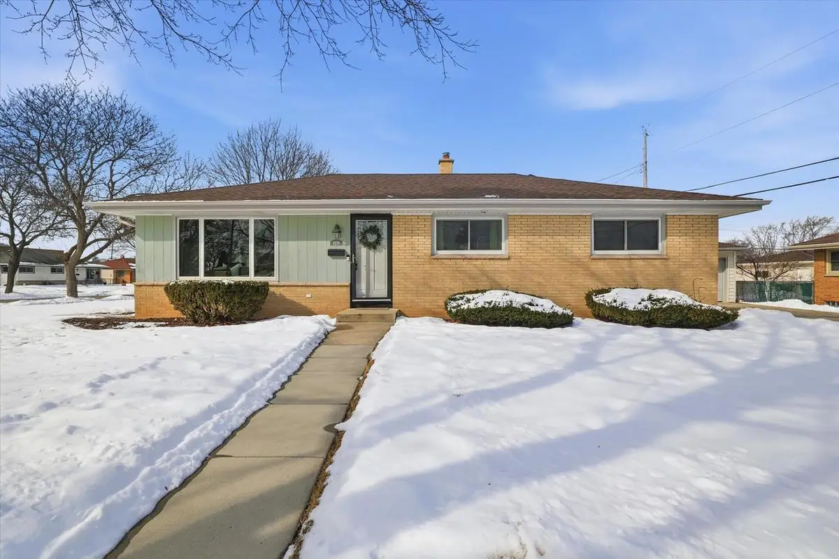 W150N8239 Saxony DRIVE, Menomonee Falls, WI 53051 - #1