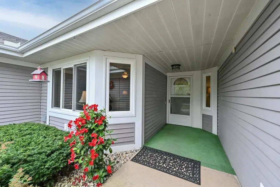 7213 W Mequon Square DRIVE, Mequon, WI 53092 - #2