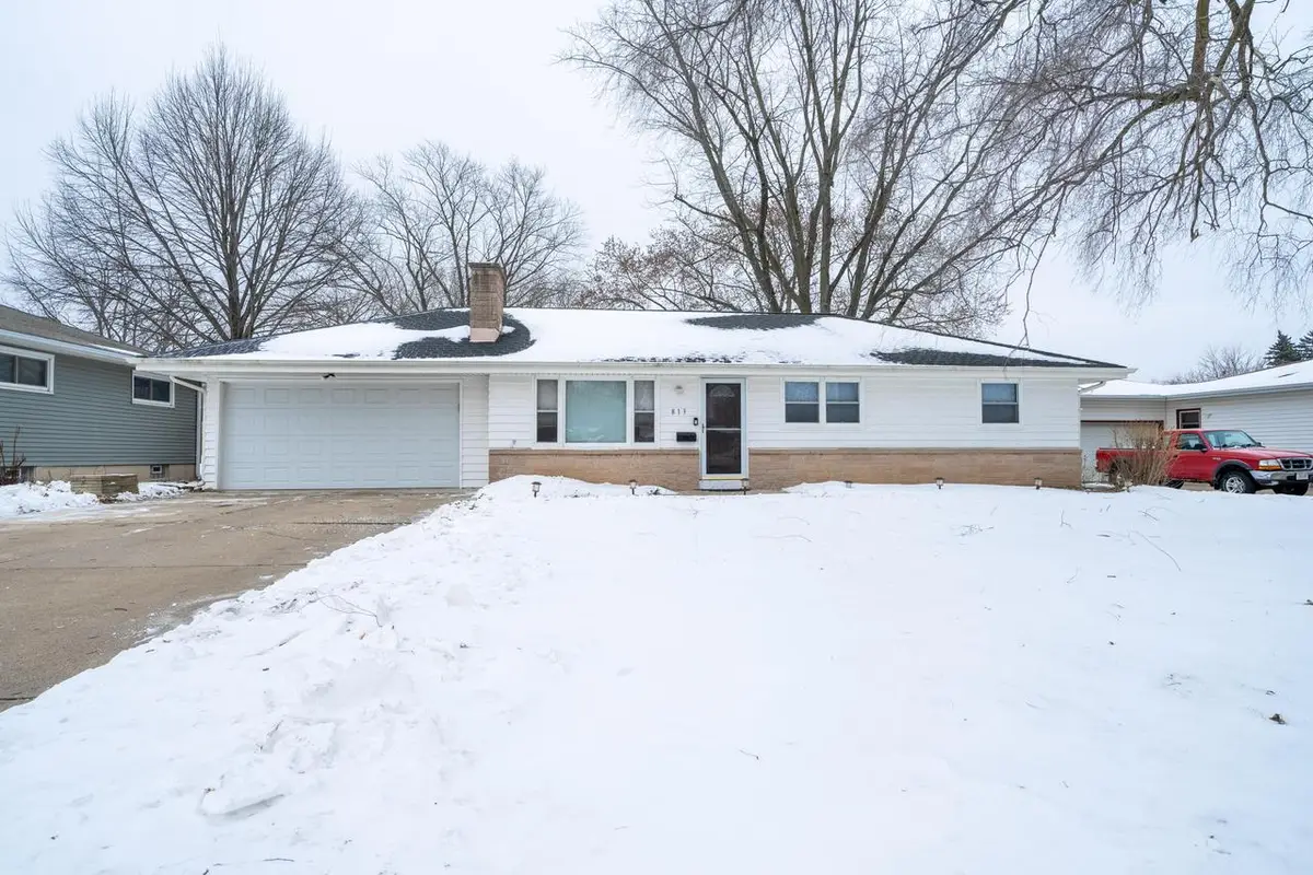 813 N Moreland BOULEVARD, Waukesha, WI 53188 - #1