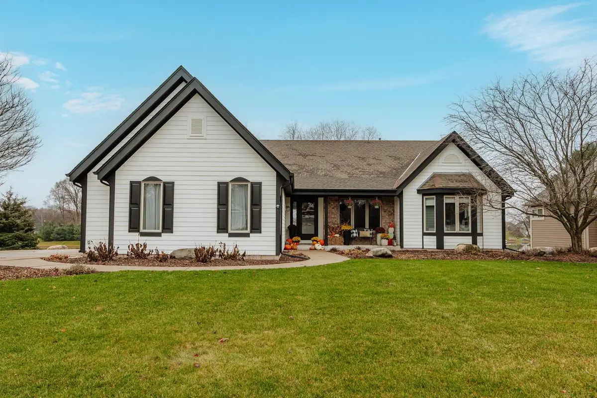 337 Sand Hill LANE, Dousman, WI 53118 - #1