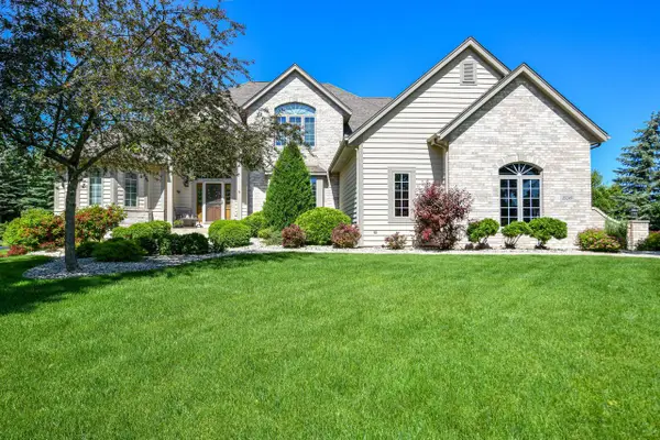 15245 W Woodland DRIVE, New Berlin, WI 53151