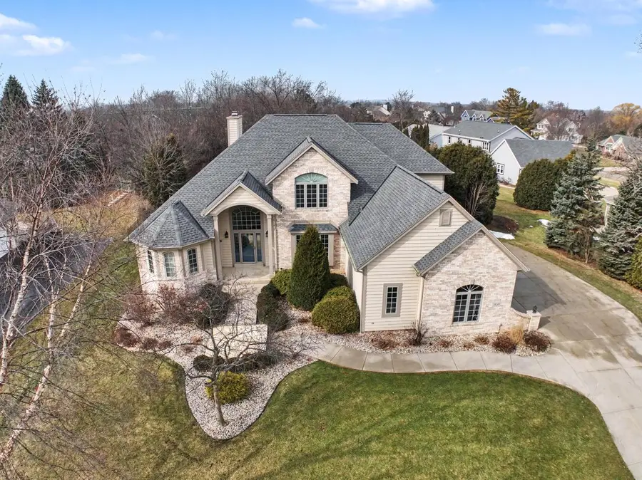 15245 W Woodland DRIVE, New Berlin, WI 53151 - #3