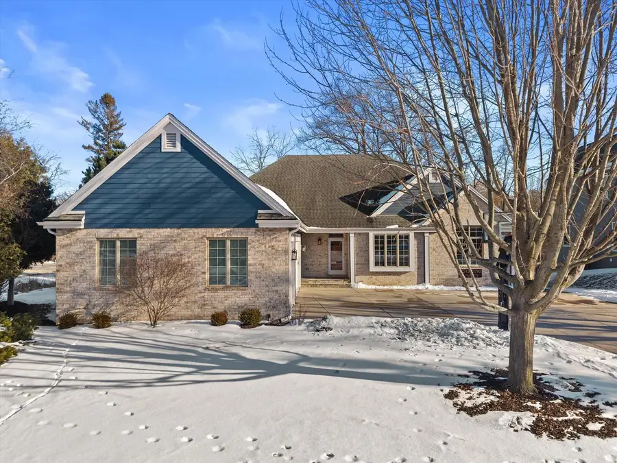 W243N2792 Creekside DRIVE, Pewaukee, WI 53072 - Image #2