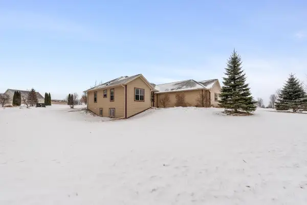 1900 Hillside ROAD, Slinger, WI 53086