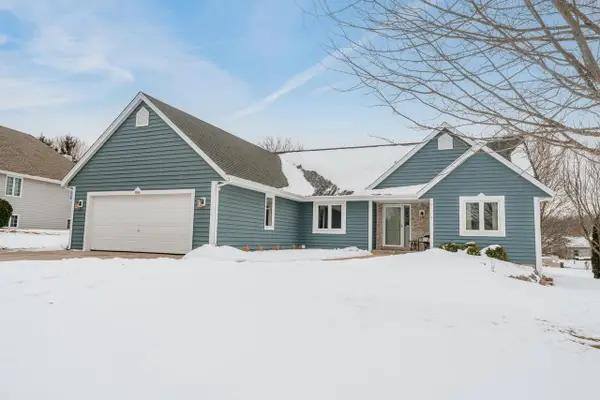 1118 Riverwalk COURT, Pewaukee, WI 53072