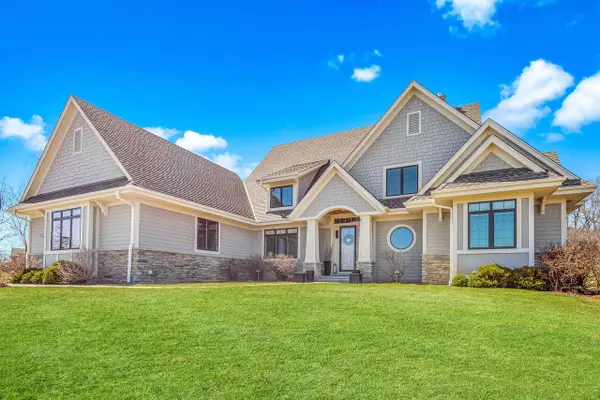 13675 N Legacy Hills DRIVE, Mequon, WI 53097