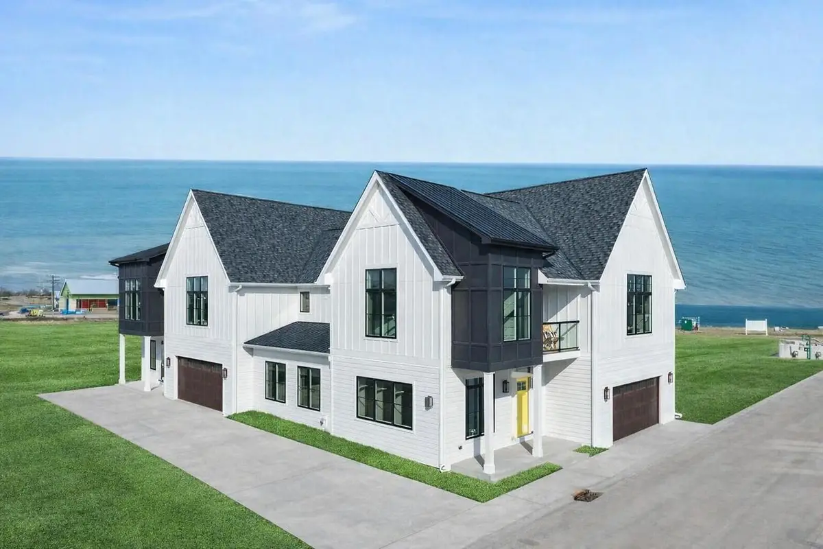 498 Bastle Wynd #10, Port Washington, WI 53074 - #1