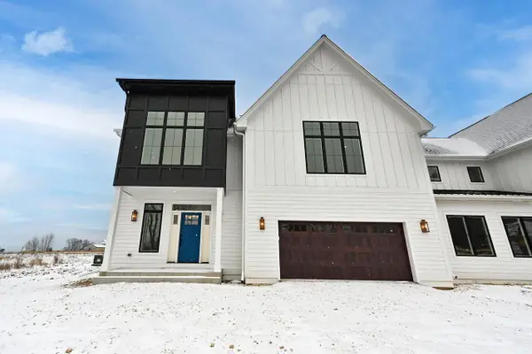 498 Bastle Wynd #10, Port Washington, WI 53074