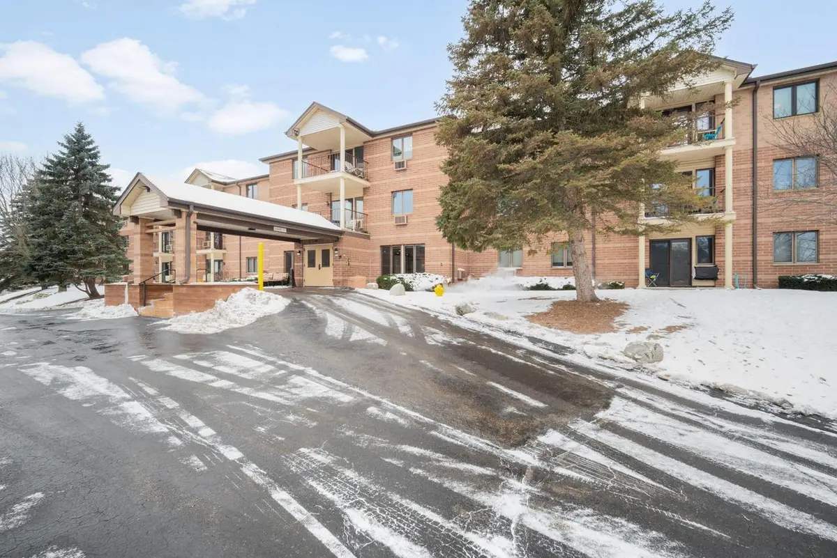 530 N Silverbrook DRIVE #335, West Bend, WI 53090 - #1