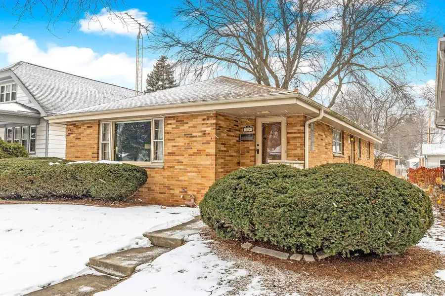 174 W Saveland AVENUE, Milwaukee, WI 53207 - #2