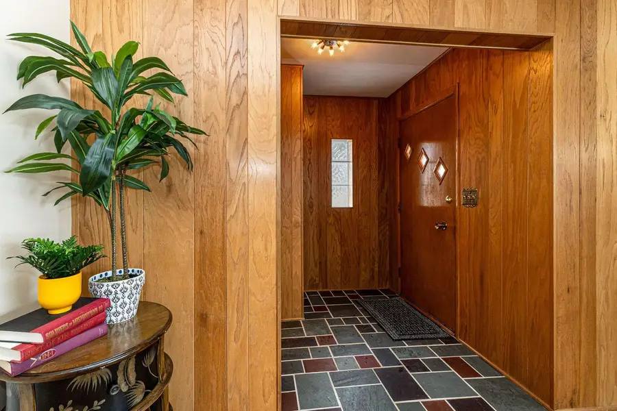 174 W Saveland AVENUE, Milwaukee, WI 53207 - #3