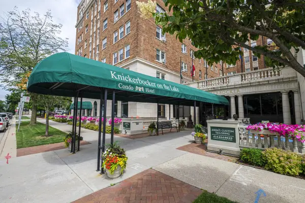 1028 E Juneau AVENUE #812, Milwaukee, WI 53202