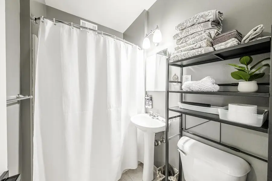 1028 E Juneau AVENUE #812, Milwaukee, WI 53202 - #3