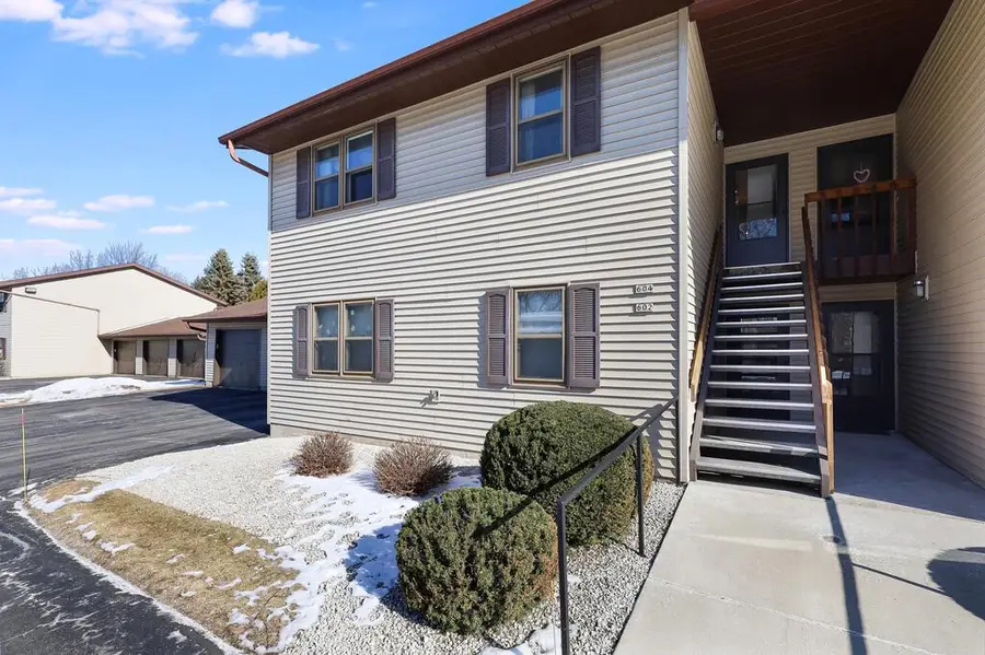910 E Cedar AVENUE #604, Manitowoc, WI 54220 - #3