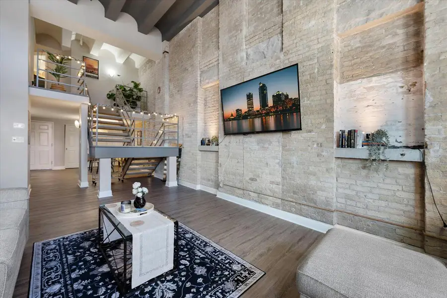 270 E Highland AVENUE #621, Milwaukee, WI 53202 - #3