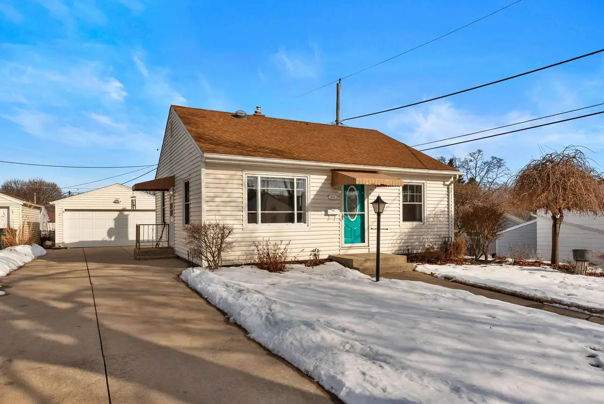 3756 E Waterford PLACE, Saint Francis, WI 53235 - #1