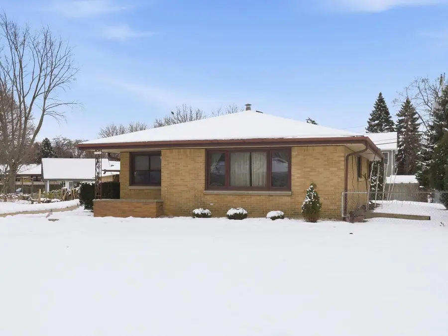 11141 W Mallory AVENUE, Hales Corners, WI 53130 - #2