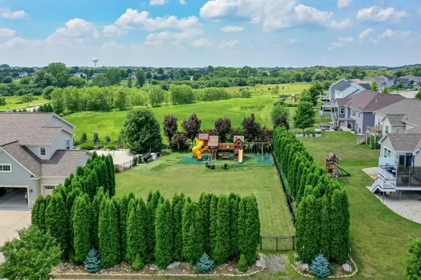 1330 PRAIRIE CREEK BOULEVARD, Oconomowoc, WI 53066